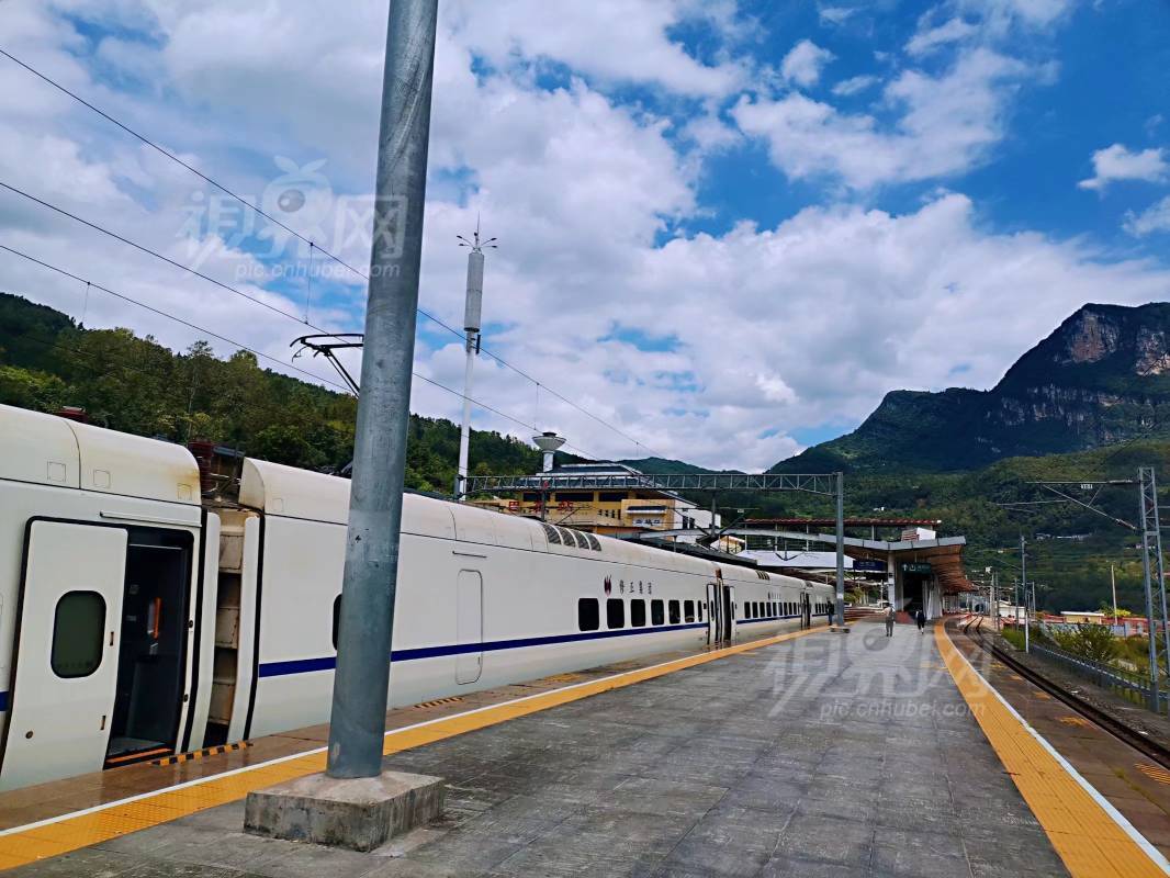 740676