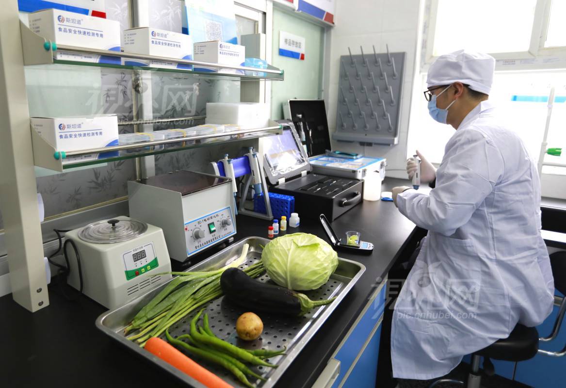 803329
