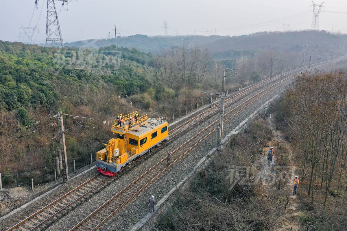810400