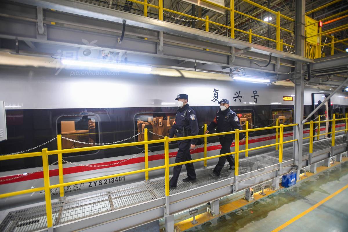 813241