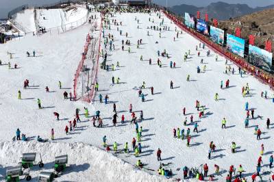 宜昌：新春滑雪运动“热”起来（客户端采稿）