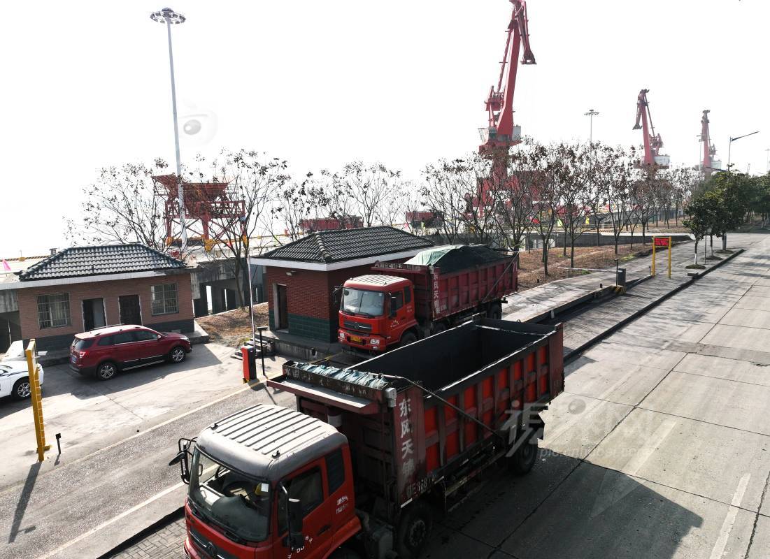 813886