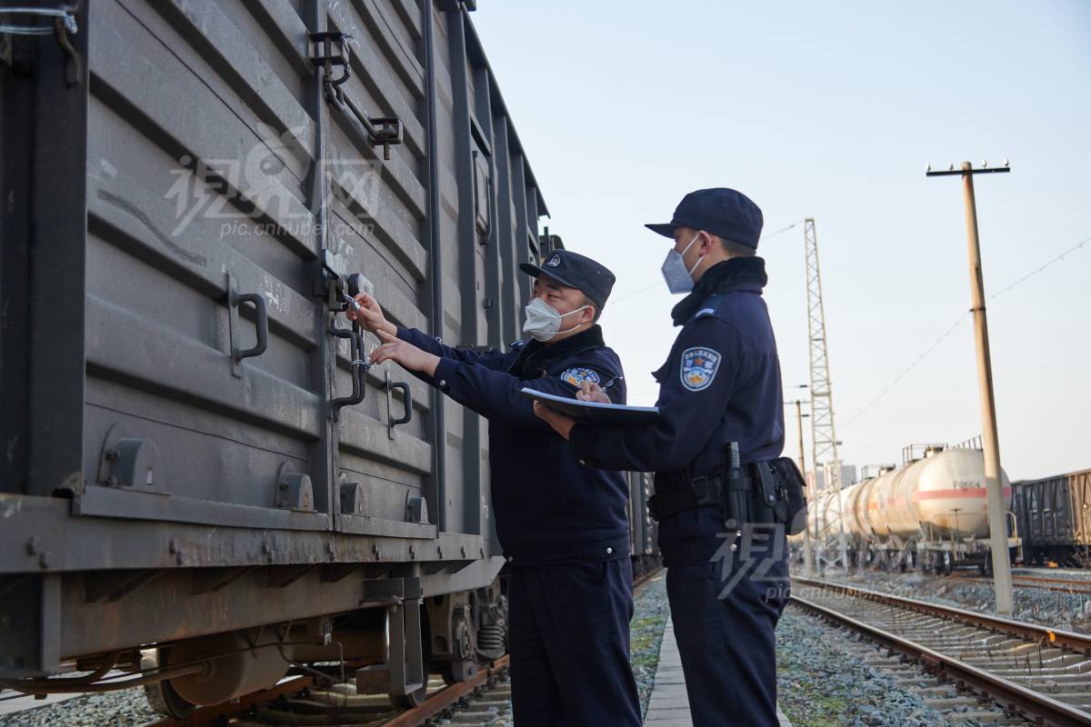 814705