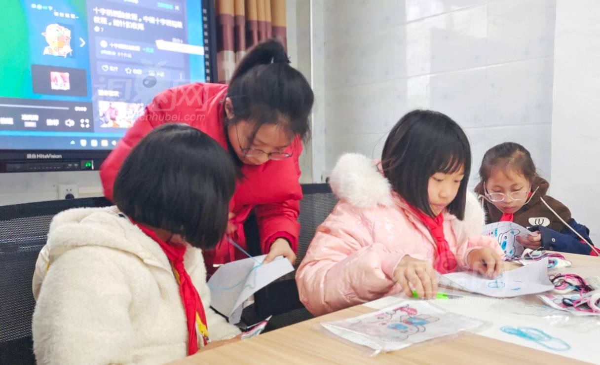 819527