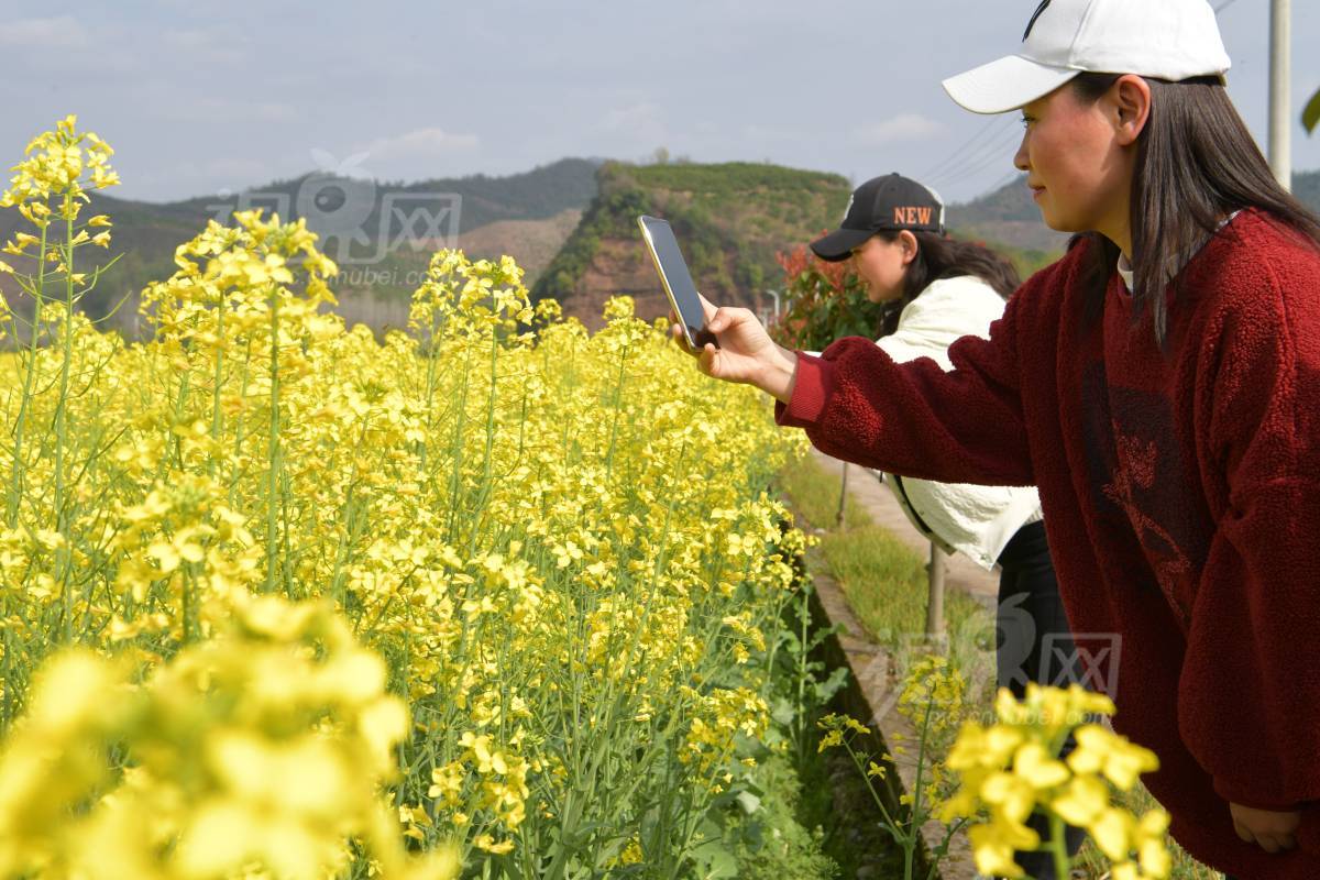 823758