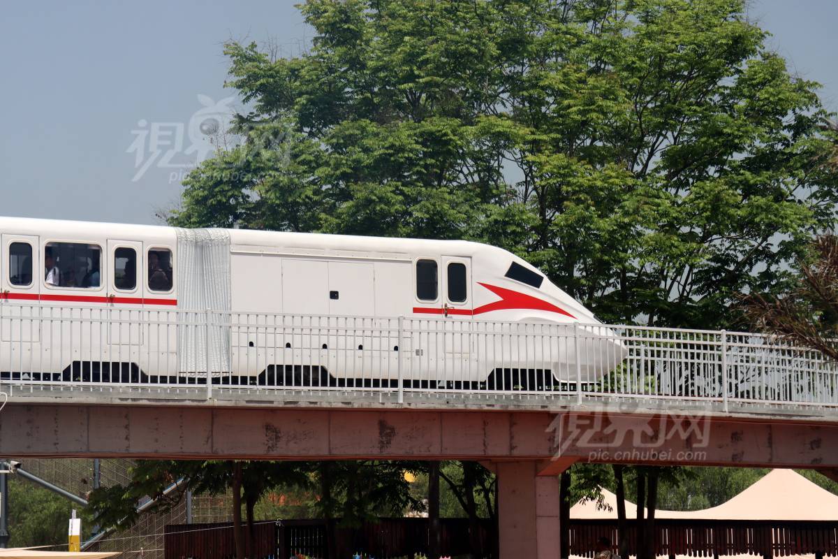830372