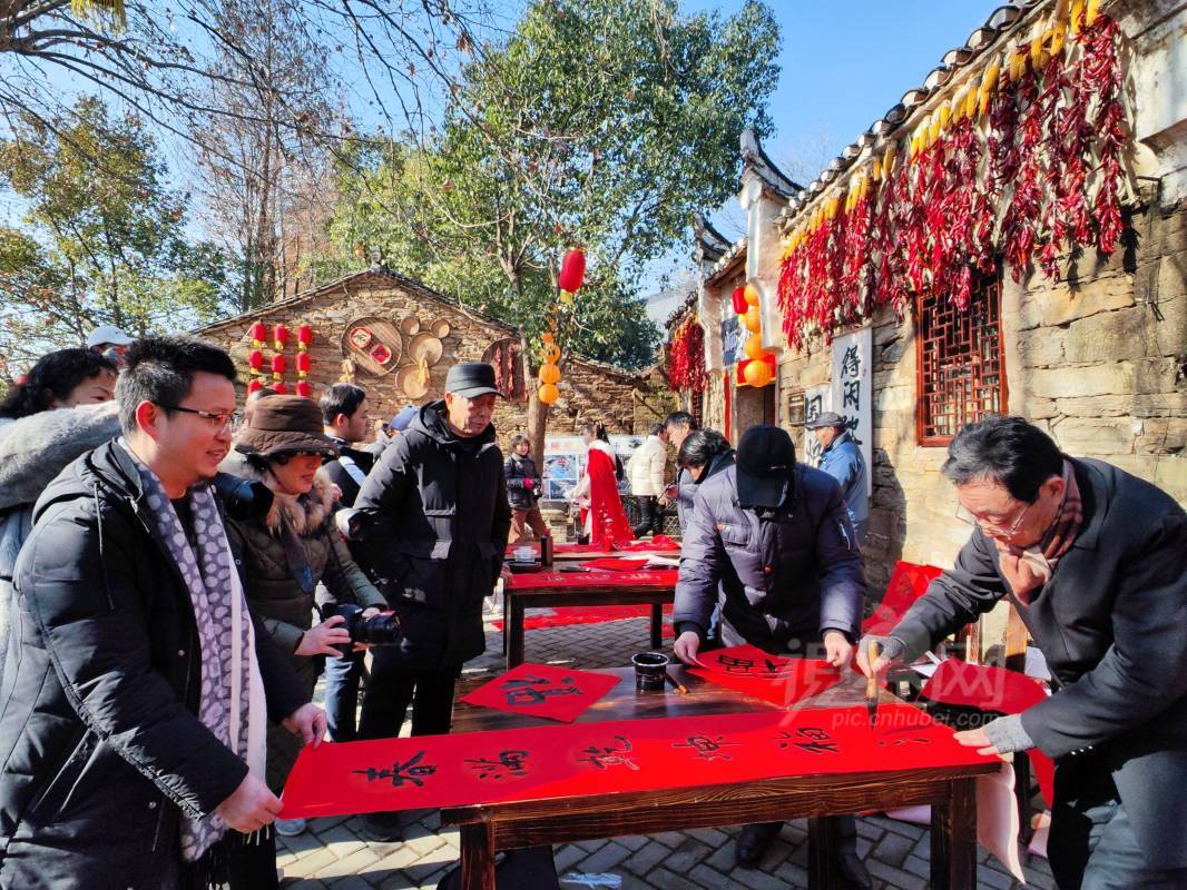 864015