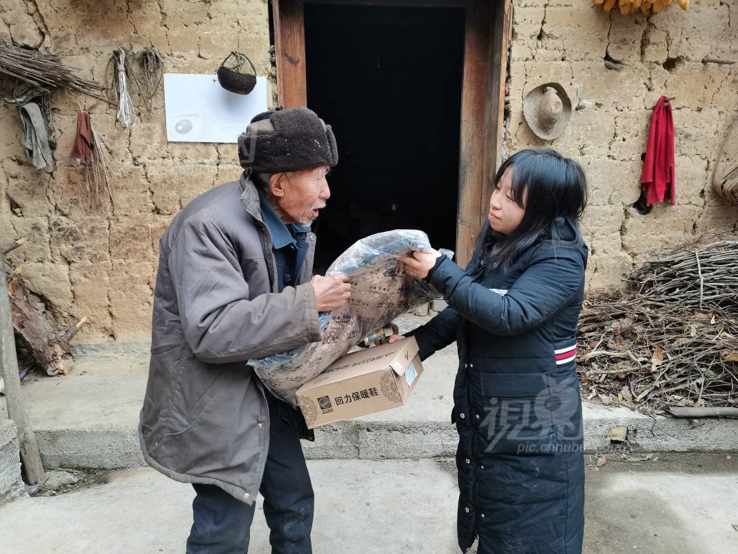 864024