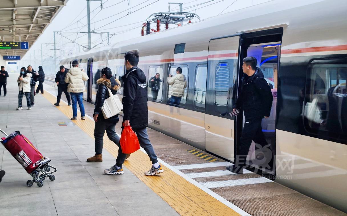 864606