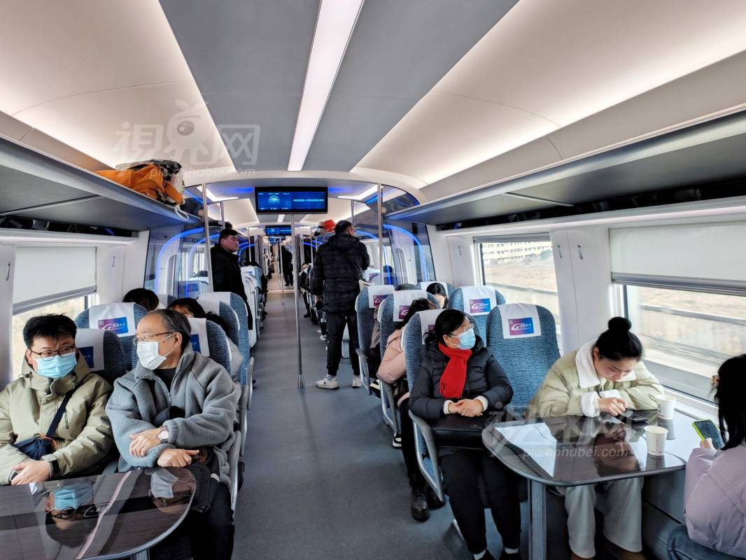 864607