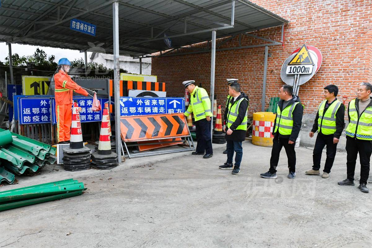 868840