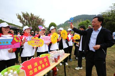 竹山：茶旅活动火爆刘家山村