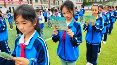 武当山东风精铸学校开展地球日主题活动