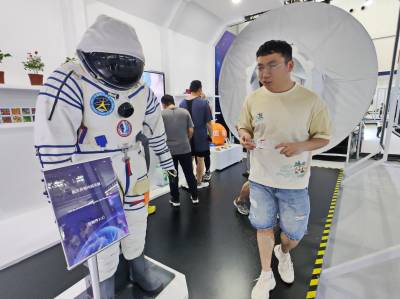 “极目楚天 共襄星汉”2024年“中国航天日”主场活动在武汉举办