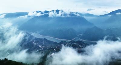 湖北巴东：万里长江风景线