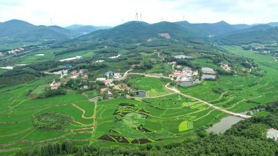 湖北宜城：夏日山村美景如画