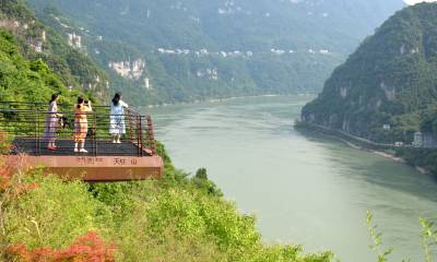 宜昌：游览长江西陵峡风景