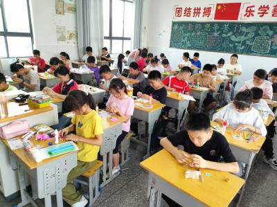 谷城县粉阳路小学教联体中华路校区：多彩社团 快乐无限