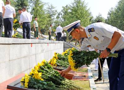 湖北恩施：19位散葬烈士集中迁葬入园