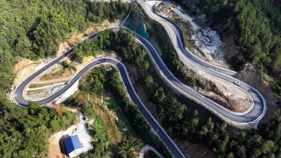  山区升级最美乡村公路