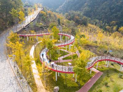 湖北秭归：初冬山村美