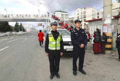 落实校园“三见警”  护校安园保平安