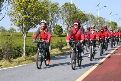 湖北通城：骑行茶园绿道 乐享低碳生活