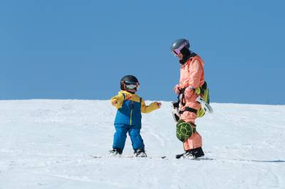 秭归中小学生乐享冰雪度假期