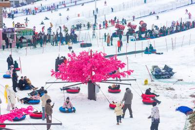 湖北利川市：大年初一乐玩雪