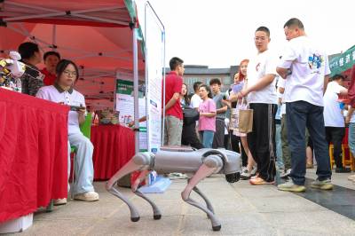高校招生咨询会助考生规划未来（APP已采）
