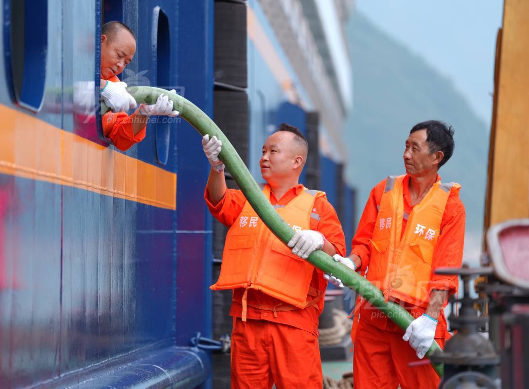 940286