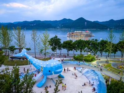夜游长江 领略江城山水风光