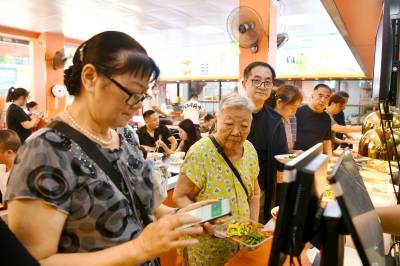 湖北通城：幸福食堂惠民生