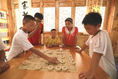 龙井“托管娃”   快乐过暑假