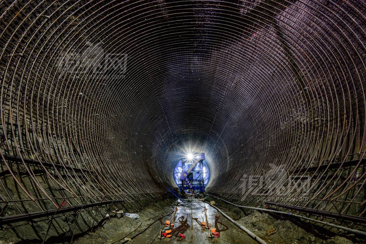 943814