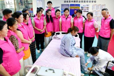 湖北通城：护理培训助重点群体就业创业 