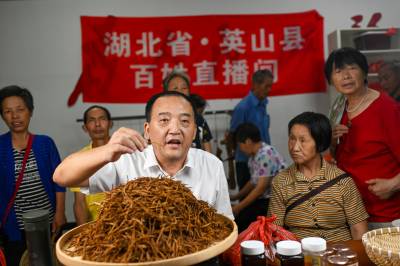 英山：电商直播助力农产品出山（客户端采稿）