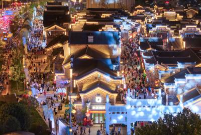湖北荆门：“非遗夜市”点亮千年老街“清凉夜经济” （客户端采稿）