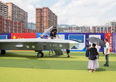 湖北恩施：零距离探寻航空航天科技魅力