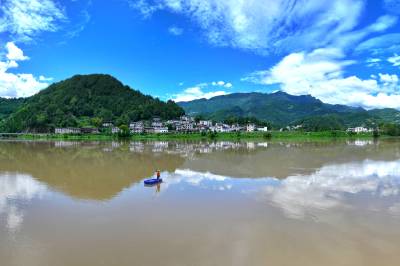 湖北恩施：清漂护河