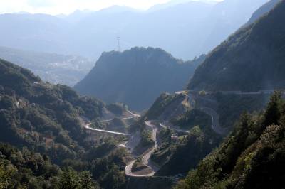 巴东金果坪：蜿蜒公路入画来