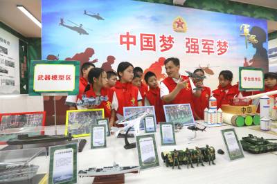 国防教育展厅里的“开学第一课”  （客户端采稿）