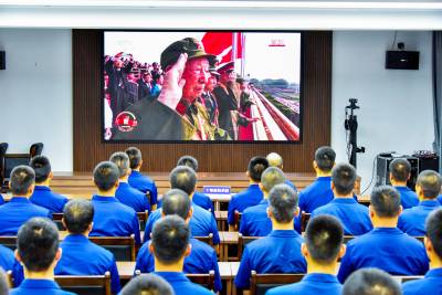 郧阳社会各界收看抗日战争胜利80周年阅兵
