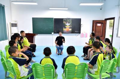 特教志愿者教师何立玲：11年爱心坚守为“折翼天使”撑起一片天   