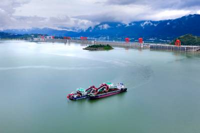 三峡水库清漂