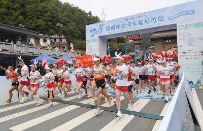 湖北保康：尧治河半程马拉松激情开跑