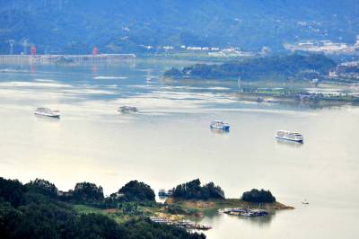 宜昌：秋日“舟”游高峡平湖