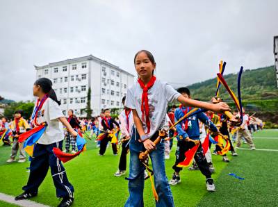 让土家族文化“跳”进课间！宣恩这所小学用八宝铜铃舞传承民族根脉