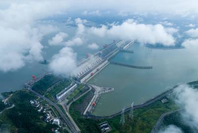 湖北宜昌：三峡水库迎来今年最大洪水过程