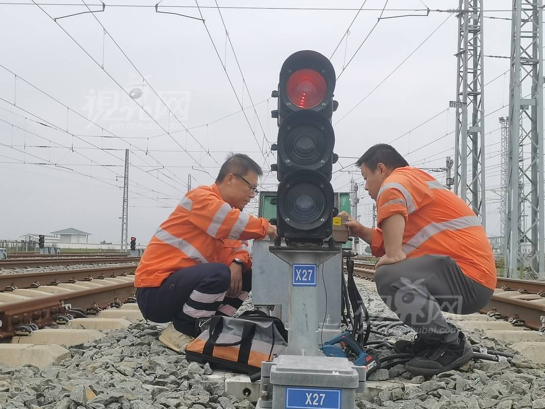 952739